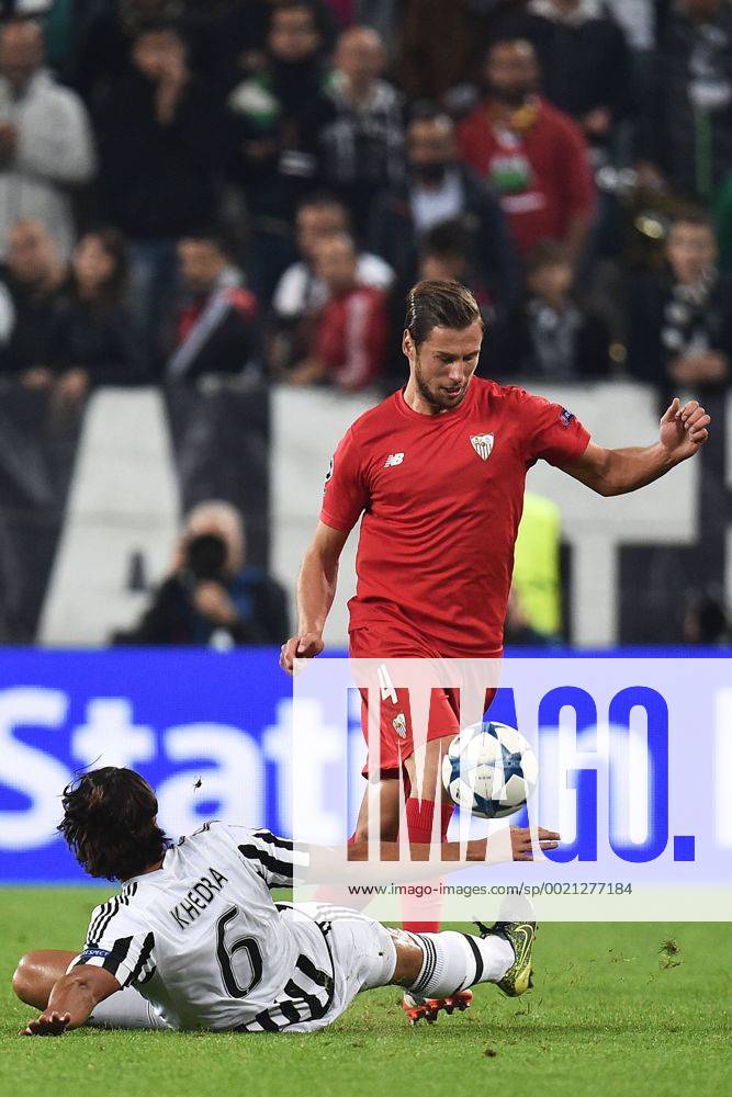 Sami Khedira Juventus, Grzegorz Krychowiak Sevilla - Torino, 30-09-2015 - UEFA Champions League 2015 2016 - Juventus Torino - FC Sevilla. andreaxstaccioli