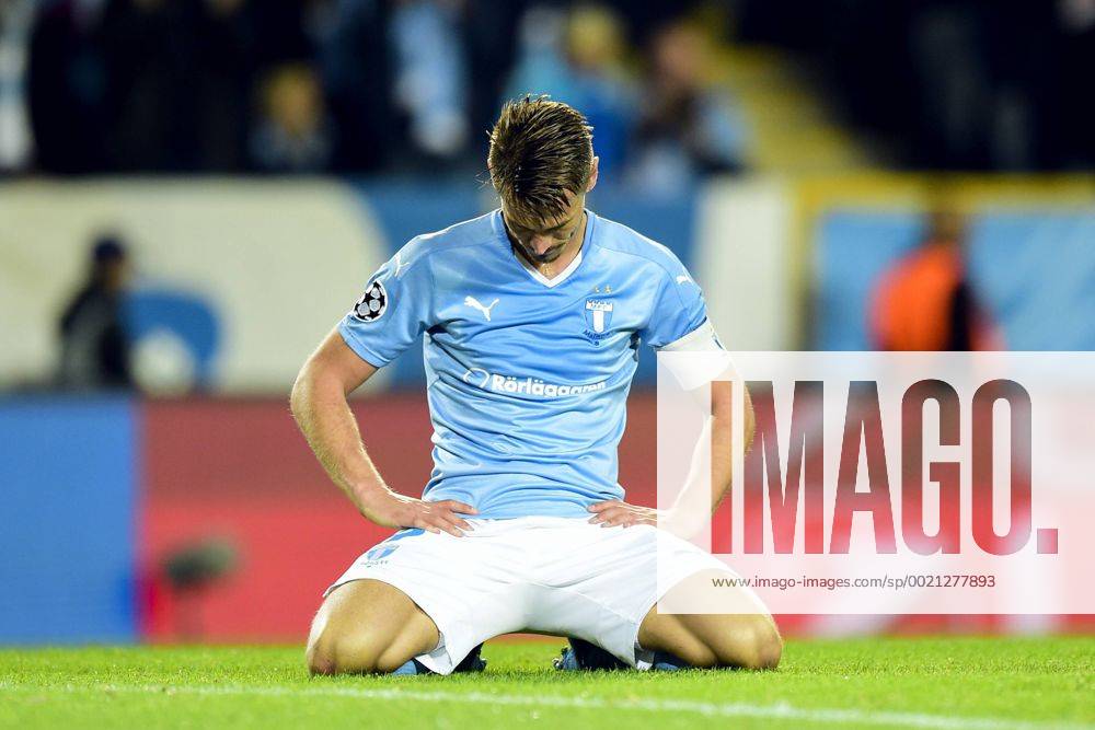, 150930 Malmö FFs Markus Rosenberg deppar efter ett missat läge during UEFA Champions League 2015 2016 match between Malmö FF and Real Madrid.