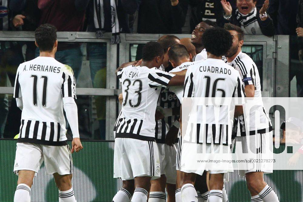 Sept. 30, 2015 - Turin, Italy - Juventus forward Simone Zaza (7) celebrates with his teammates after scoring his goal during the Uefa Champions League group stage football match n2 JUVENTUS - SEVILLA on 30 09 15 at the Juventus Stadium in Turin, Italy. Juventus v Sevilla, UEFA Champions League - ZUMAn230