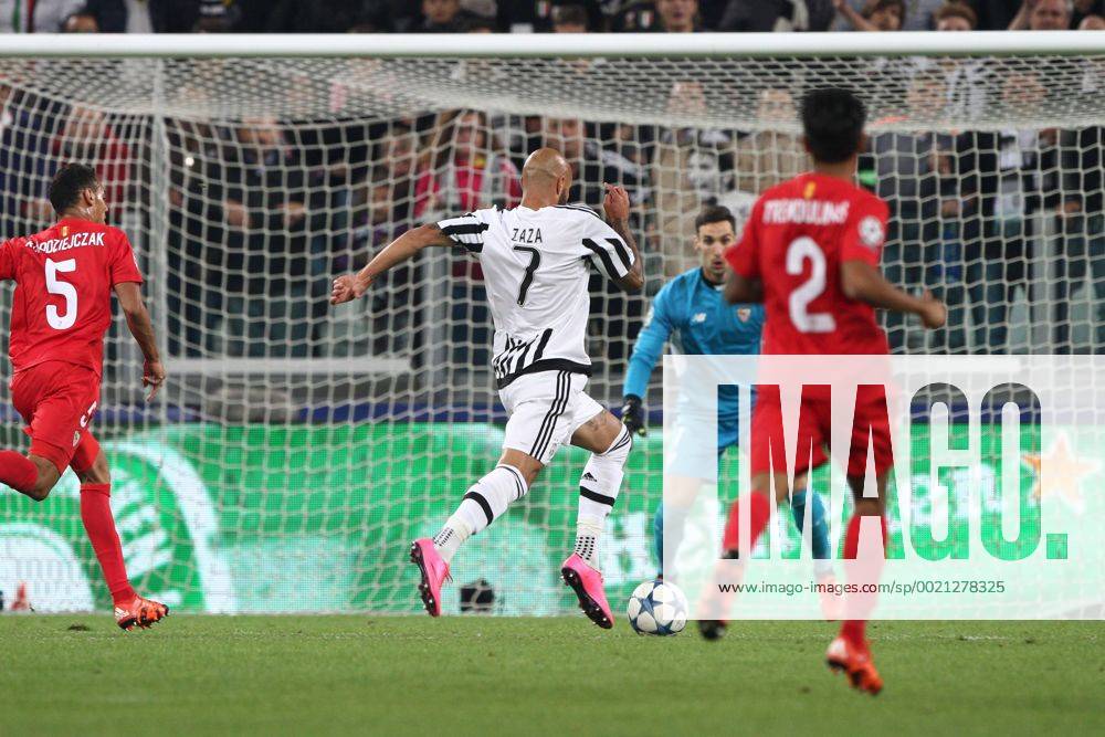 Sept. 30, 2015 - Turin, Italy - Juventus forward Simone Zaza (7) scores his goal during the Uefa Champions League group stage football match n2 JUVENTUS - SEVILLA on 30 09 15 at the Juventus Stadium in Turin, Italy. Juventus v Sevilla, UEFA Champions League - ZUMAn230