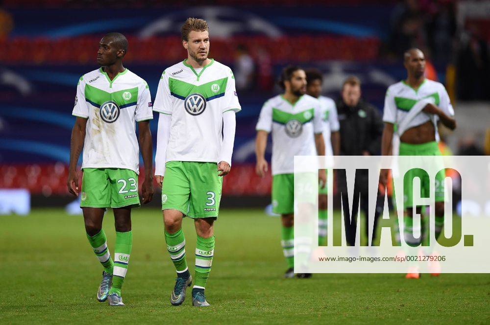 FUSSBALL CHAMPIONS LEAGUE SAISON 2015 2016 GRUPPENPHASE Manchester United ManU FC - VfL Wolfsburg 30.09.2015 Enttaeuschung VfL Wolfsburg; Josuha Guilavogui (li) und Nicklas Bendtner