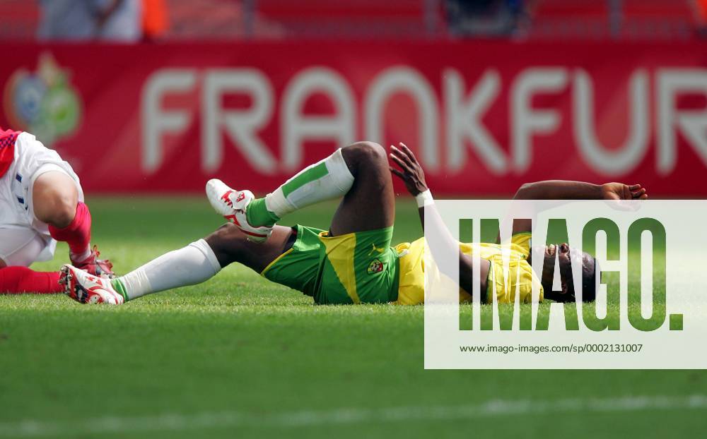 Mohamed Kader (Togo) mit Schmerzen am Boden - (fra2006061306) Fußball WM Herren WM 2006, Länderspiel, Nationalteam, Gruppe G, Nationaltrikot Einzelbild Frankfurt M. Fußball WM Herren WM 2006, Länderspiel, Nationalteam, Gruppe G, Nationaltrikot Einzelbild Frankfurt M.