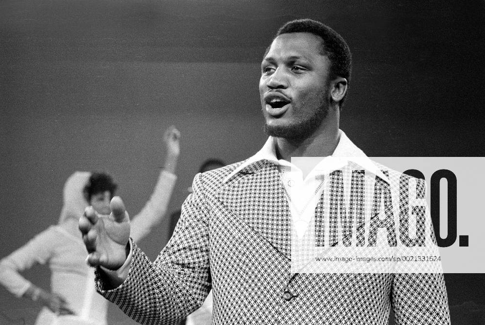 Joe Frazier (USA) bei seinem Auftritt als Sänger im ZDF