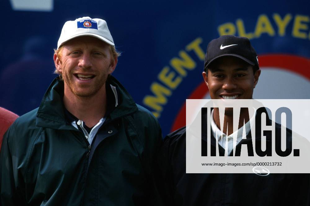 Boris Becker (li., Deutschland) und Eldrick Tiger Woods (USA) mit professionellem Lächeln in Richtung der Objektive Golf Herren Golfen 2000, Deutsche Bank SAP Open Pro-Am, ProAm, Prominentengolf, Prominente, VIP, Promi Gruppe Gut Kaden bei Hamburg Alveslohe
