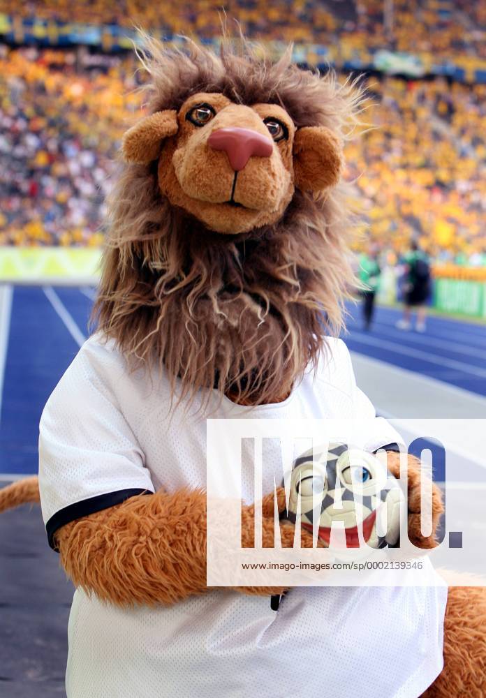 WM Maskottchen Goleo VI mit seinem kleinem Freund Pille, dem sprechenden Ball Fußball WM Herren WM 2006, Einzelbild Berlin Fußball WM Herren WM 2006, Einzelbild Berlin