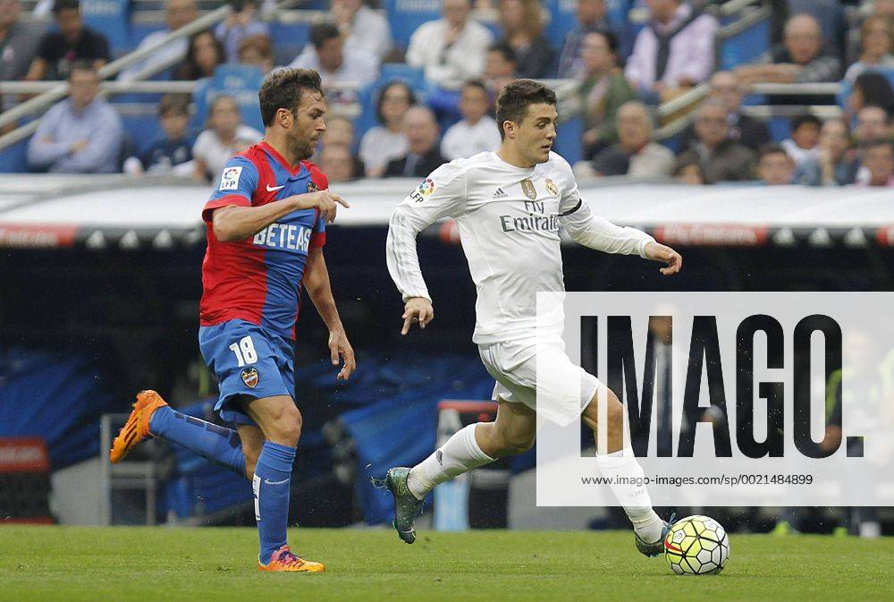 Partido de futbol entre el Real Madrid y el Levante del campeonato espanol de Liga 2015 2016 celebrado en el estadio Santiago Bernabeu, en Madrid 17 10 2015. Football match between Real Madrid and Levante of the 2015 2016 Spanish League, held at the Santiago Bernabeu stadium, in Madrid 10 17 2015. Kovacic