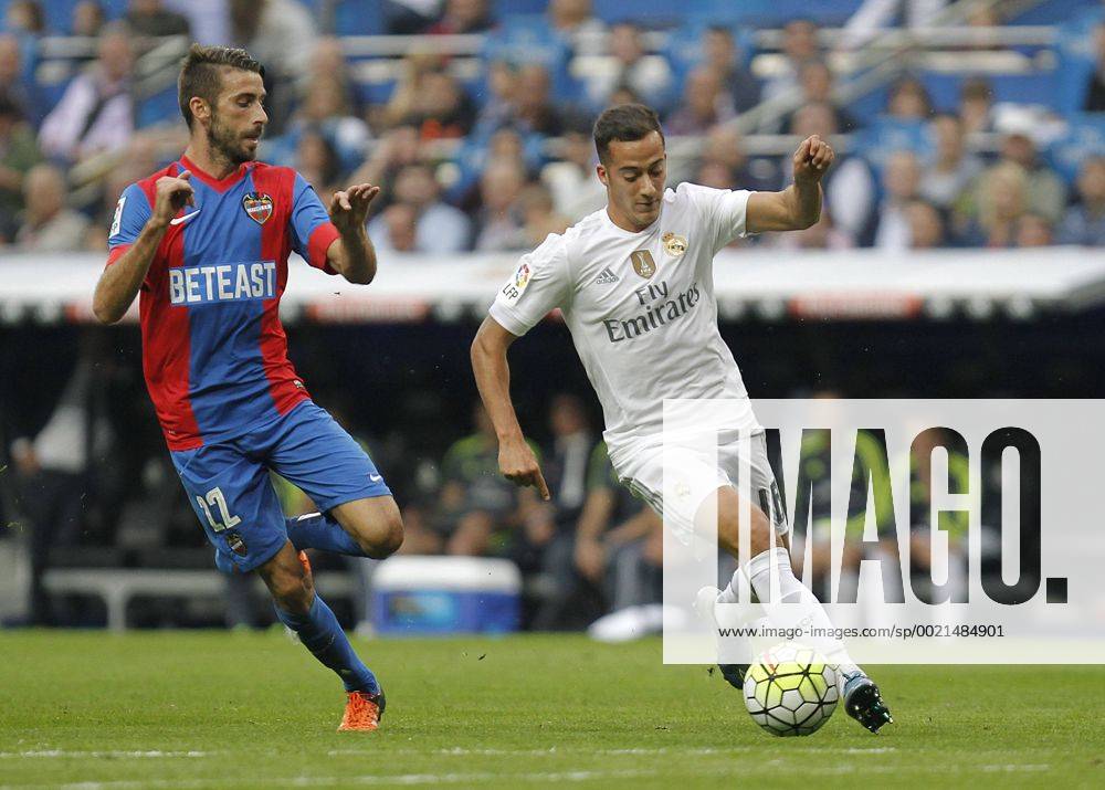 Partido de futbol entre el Real Madrid y el Levante del campeonato espanol de Liga 2015 2016 celebrado en el estadio Santiago Bernabeu, en Madrid 17 10 2015. Football match between Real Madrid and Levante of the 2015 2016 Spanish League, held at the Santiago Bernabeu stadium, in Madrid 10 17 2015. Lucas Vazquez
