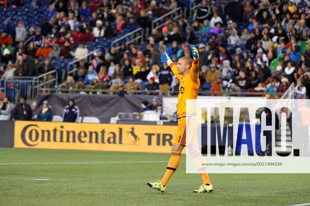 Montreal Impact goalkeeper Evan Bush (1) celebrates at the end of the MLS Fussball Herren USA game between Montreal Impact and the New England Revolution held at Gillette Stadium in Foxborough Massachusetts. Montreal defeats New England 1-0. MLS 2015: Impact vs Revolution OCT 17 - ZUMAc04_