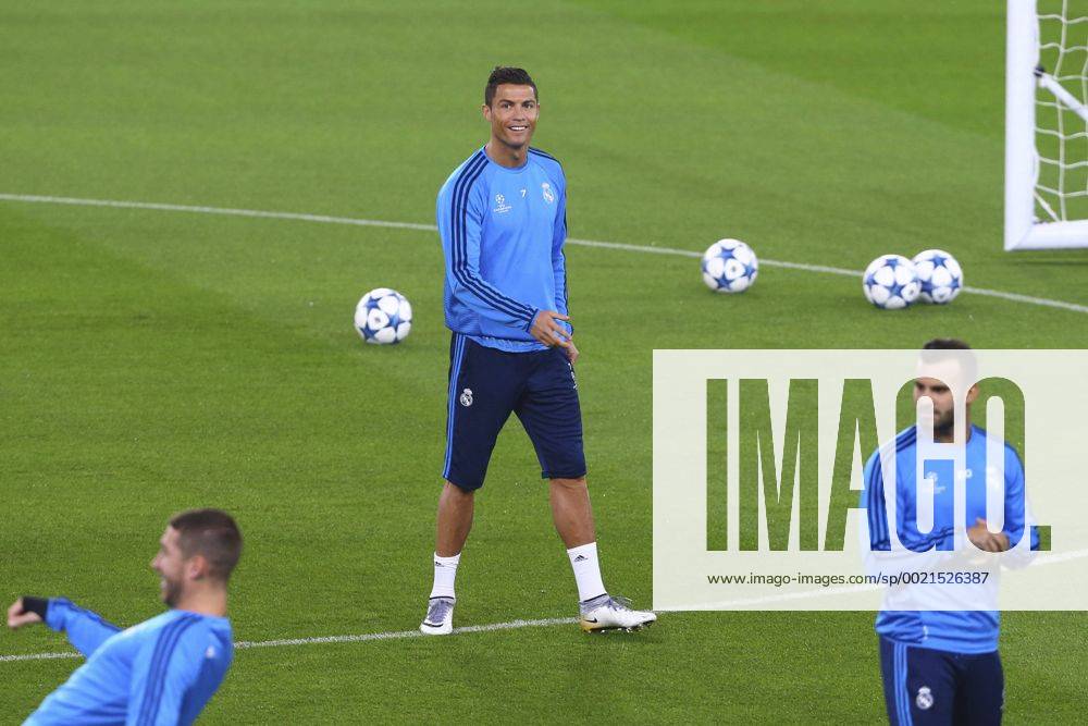 Cristiano Ronaldo FOOTBALL : Training Real Madrid - Champions League - 20 10 2015 GwendolineLeGoffx