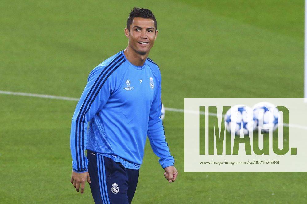Cristiano Ronaldo FOOTBALL : Training Real Madrid - Champions League - 20 10 2015 GwendolineLeGoffx