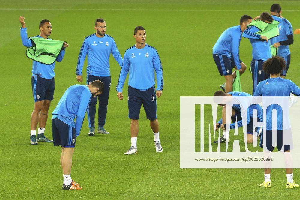Danilo Cristiano Ronaldo FOOTBALL : Training Real Madrid - Champions League - 20 10 2015 GwendolineLeGoffx