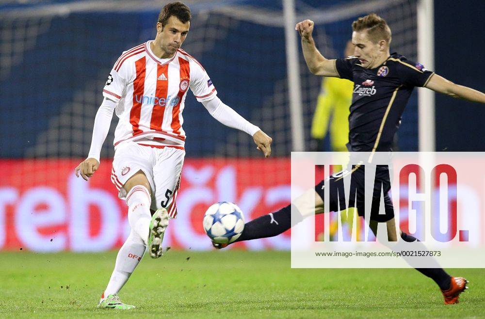 UEFA Champions League, Group F, Round 3, GNK Dinamo - FC Olympiakos 20.10.2015., Croatia, Zagreb - Maksimir Stadium - UEFA Champions League, Group F, Round 3, GNK Dinamo - FC Olympiakos. Luka Milivojevic, Marko Rog. IgorxKralj PIXSELL