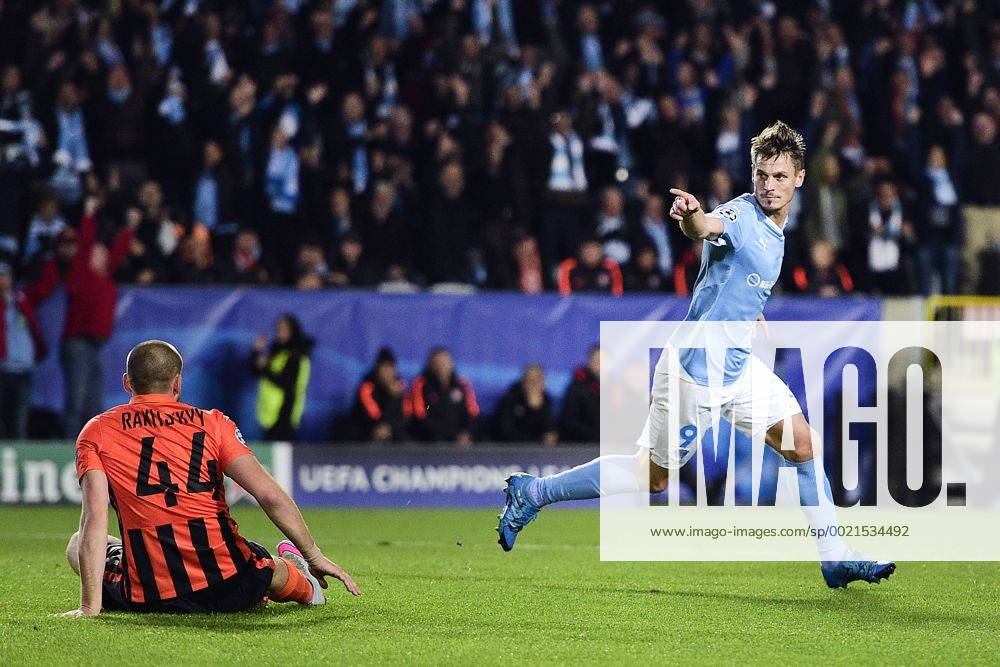 Fußball, Champions League, Malmö FF - Shakhtar Donetsk 151021 Malmö FFs Markus Rosenberg 1-0 - Champions League, Malmö FF vs Shakhtar Donetsk 21 oktober 2015 in Malmö. PETTERxARVIDSON BB151021PA092