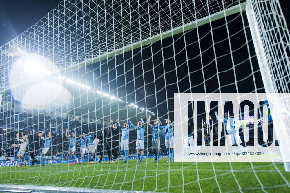 Fußball, Champions League, Malmö FF - Shakhtar Donetsk 151021 Malmö FF Schlussjubel - Champions League, Malmö FF vs Shakhtar Donetsk 21 oktober 2015 in Malmö LUDVIGxTHUNMAN BB151021LT079