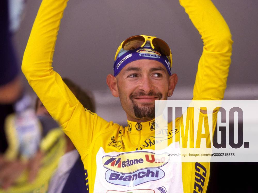 Gesamtsieger Marco Pantani (Italien Mercatone Uno) reißt jubelnd die Arme hoch Radsport Herren Tour de France 1998, Radrennsport, Straßenradsport, Straßenradrennsport, Straße, Rad, Radrennen Einzelbild Paris