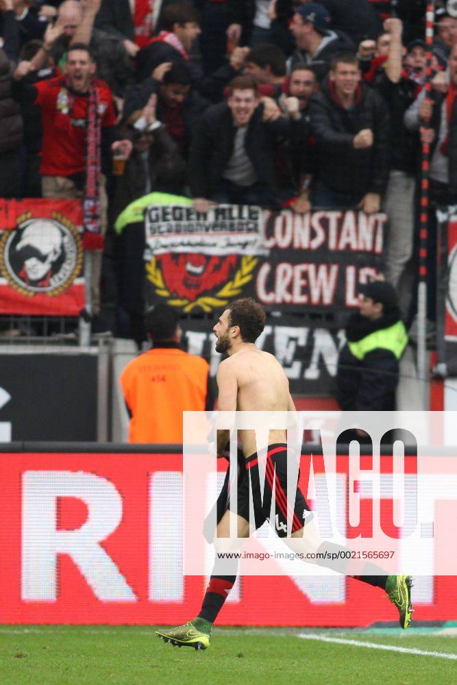 Leverkusen Admir Mehmedi (Bayer 04 Leverkusen 14) beim Torjubel nach dem Treffer zum 4:3 Bayer 04 Leverkusen vs VfB Stuttgart, Fussball, 1. Bundesliga, 24.10.2015,