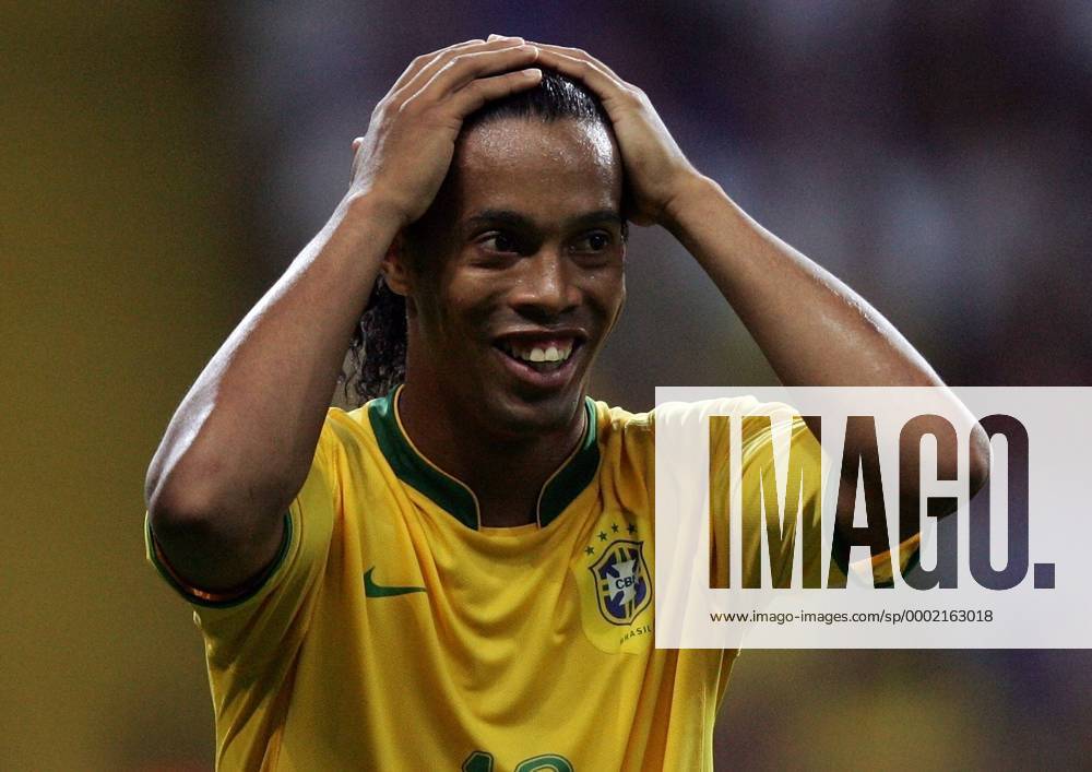 Ronaldinho (Brasilien) fassungslos - Fußball WM Herren WM 2006, Länderspiel, Nationalteam, Viertelfinale, Nationaltrikot, Vdig Einzelbild Frankfurt M. Fußball WM Herren WM 2006, Länderspiel, Nationalteam, Viertelfinale, Nationaltrikot, Vdig Einzelbild Frankfurt M.