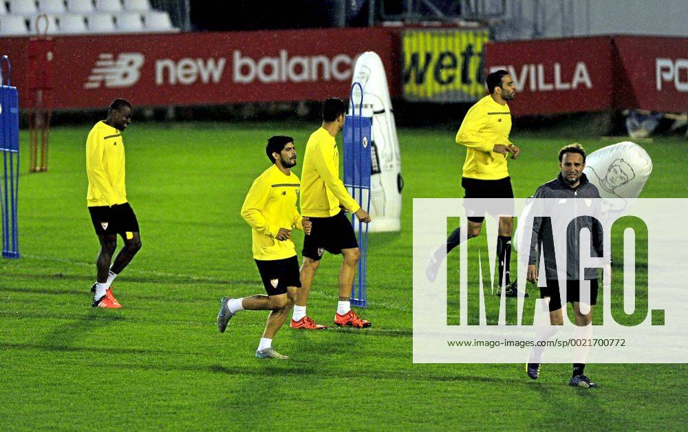 Fußball, Champions League, Training FC Sevilla FC Sevilla training session before the Champions League match. In this picture, Banega. HURTADOx