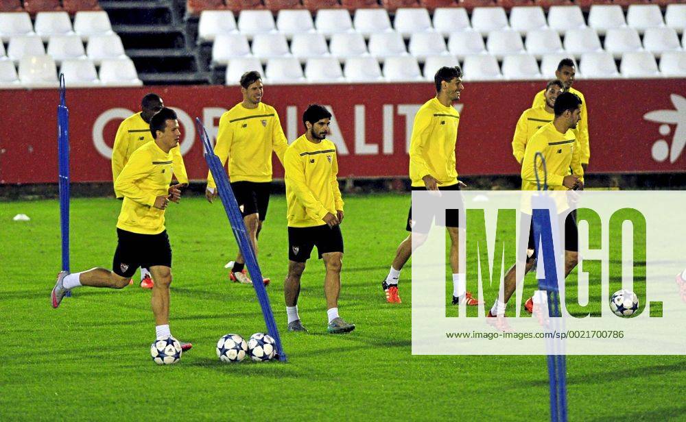 Fußball, Champions League, Training FC Sevilla FC Sevilla training session before the Champions League match. In this picture, Banega. HURTADOx