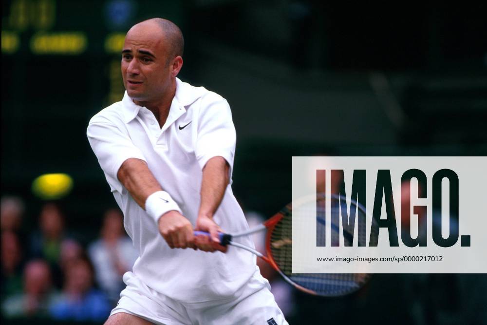 Andre Agassi (USA) - beidhändige Rückhand Tennis Herren All England Championships 2000, ATP-Tour, Grand Slam, Rasen, Rasentennis, Rasenturnier Einzelbild Wimbledon London Dynamik,