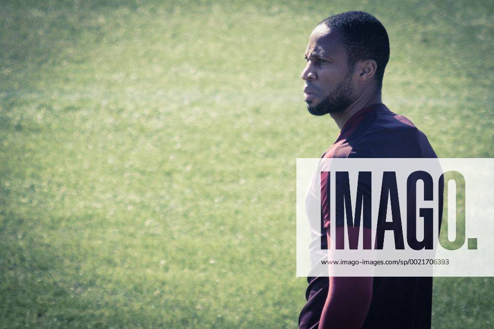 Nov. 3, 2015 - Rome, Italy - Seydou Keita, AS Roma s player, warm up during a training session, on the eve of the team s Champions League football match against Bayer Leverkusen.. , at the Trigoria training ground in the outskirts of Rome, on November 3, 2015 Champions League; training As Roma - ZUMAn230