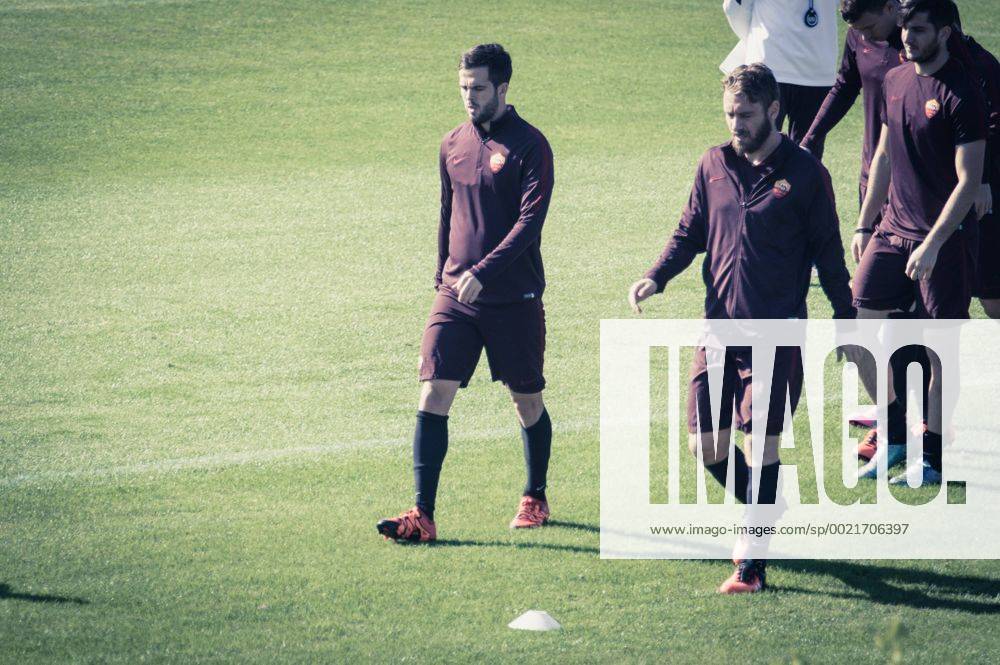 Nov. 3, 2015 - Rome, Italy - Daniele De Rossi (R) and Mialem Pjanic (L), AS Roma s players, warm up during a training session, on the eve of the team s Champions League football match against Bayer Leverkusen.. , at the Trigoria training ground in the outskirts of Rome, on November 3, 2015 Champions League; training As Roma - ZUMAn230