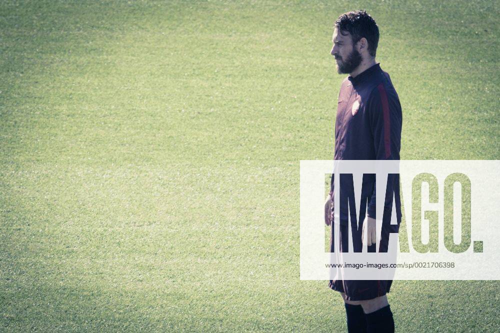 Nov. 3, 2015 - Rome, Italy - Daniele De Rossi, AS Roma s players warm up during a training session, on the eve of the team s Champions League football match against Bayer Leverkusen.. , at the Trigoria training ground in the outskirts of Rome, on November 3, 2015 Champions League; training As Roma - ZUMAn230