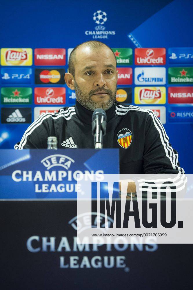 Fußball, Champions League, FC Valencia Training und PK - GENT, BELGIUM: Valencia s head coach Nuno Espirito Santo pictured during a press conference PK Pressekonferenz of Spanish soccer team Valencia CF, Tuesday 03 November 2015, in Gent. Tomorrow, Gent is playing against Spanish club Valencia CF in the UEFA Champions League competition, in the group stage, in group H. JASPERxJACOBS x04732838x