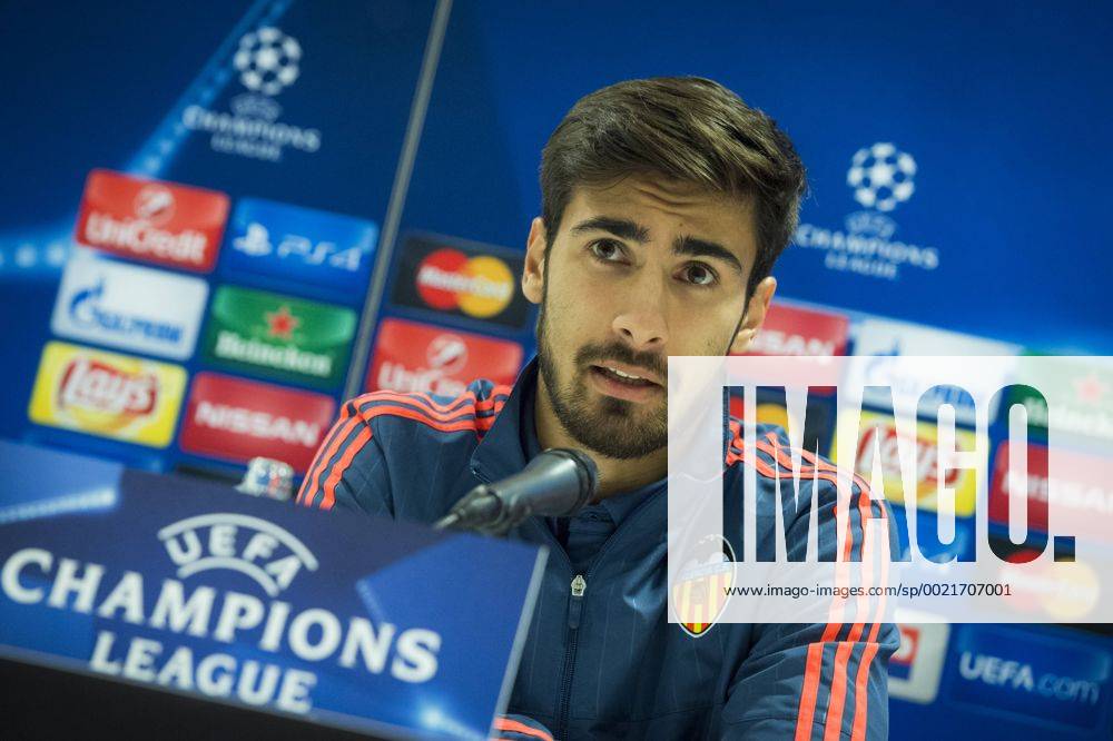 Fußball, Champions League, FC Valencia Training und PK - GENT, BELGIUM: Valencia s Andre Gomes pictured during a press conference PK Pressekonferenz of Spanish soccer team Valencia CF, Tuesday 03 November 2015, in Gent. Tomorrow, Gent is playing against Spanish club Valencia CF in the UEFA Champions League competition, in the group stage, in group H. JASPERxJACOBS x04732837x