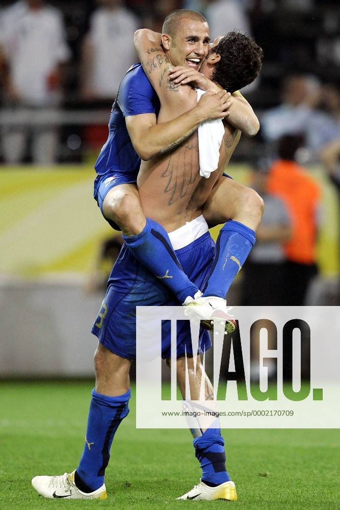 Fabio Cannavaro (li.) und Marco Materazzi (beide Italien) - Schlussjubel - Fußball WM Herren WM 2006, Länderspiel, Nationalteam, Nationaltrikot, Halbfinale Gruppe Dortmund Glück, Freude, Begeisterung, Fußball WM Herren WM 2006, Länderspiel, Nationalteam, Nationaltrikot, Halbfinale Gruppe Dortmund Glück, Freude, Begeisterung,