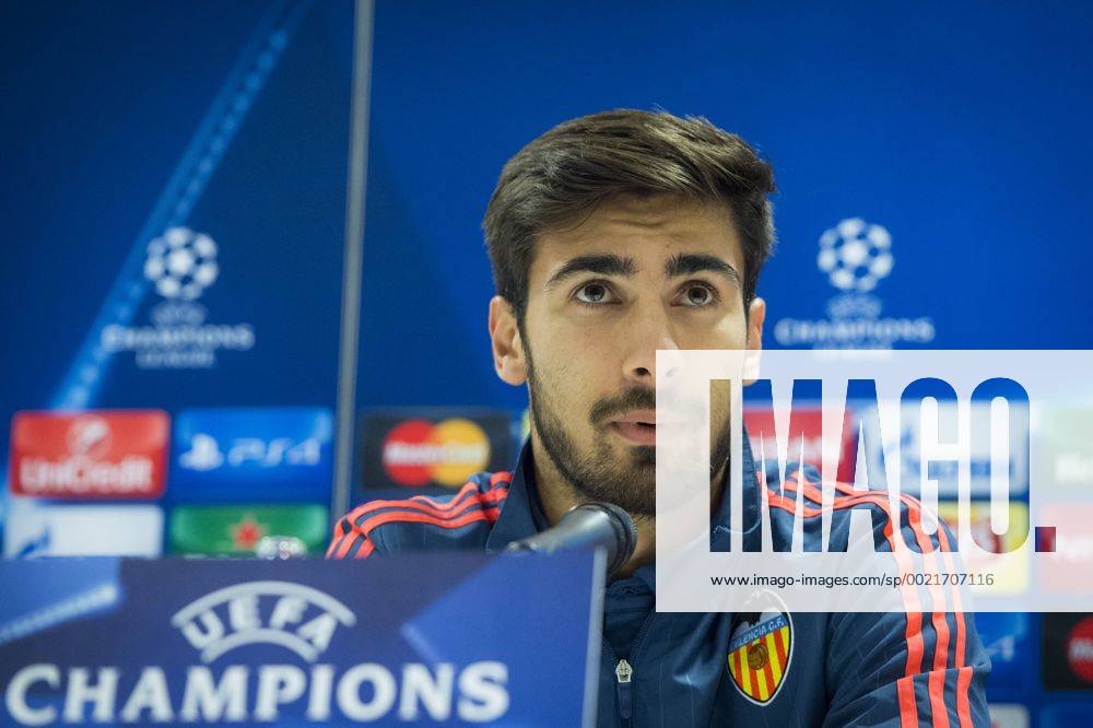 Fußball, Champions League, FC Valencia Training und PK - GENT, BELGIUM: Valencia s Andre Gomes pictured during a press conference PK Pressekonferenz of Spanish soccer team Valencia CF, Tuesday 03 November 2015, in Gent. Tomorrow, Gent is playing against Spanish club Valencia CF in the UEFA Champions League competition, in the group stage, in group H. JASPERxJACOBS x04732862x