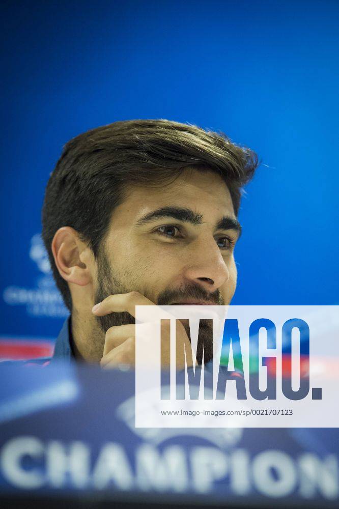 Fußball, Champions League, FC Valencia Training und PK - GENT, BELGIUM: Valencia s Andre Gomes pictured during a press conference PK Pressekonferenz of Spanish soccer team Valencia CF, Tuesday 03 November 2015, in Gent. Tomorrow, Gent is playing against Spanish club Valencia CF in the UEFA Champions League competition, in the group stage, in group H. JASPERxJACOBS x04732859x