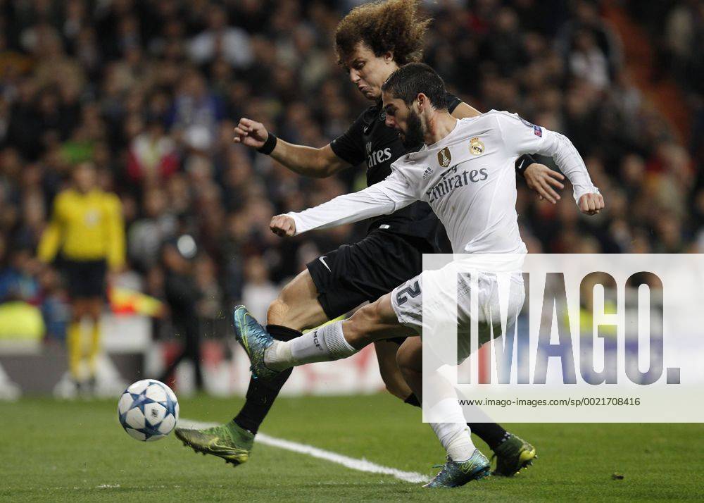 Fußball, Champions League, Real Madrid - Paris St. Germain Partido de futbol entre el Real Madrid y el Paris Saint Germain de la Champions League 2015 2016, celebrado en el estadio Santiago Bernabeu, en Madrid 03 11 2015. Soccer match between Real Madrid and Paris Saint Germain of the 2015 2016 Champions League, held at the Santiago Bernabeu stadium, in Madrid 11 03 2015. Isco y David Luiz