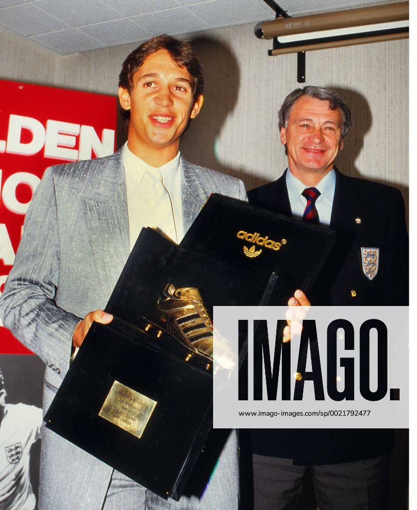 Football - 1986 Adidas Golden boot Award England s Gary Lineker receives the Adidas Golden boot Award from England team Manager Bobby Robson for most goals scored in the World Cup in Mexico