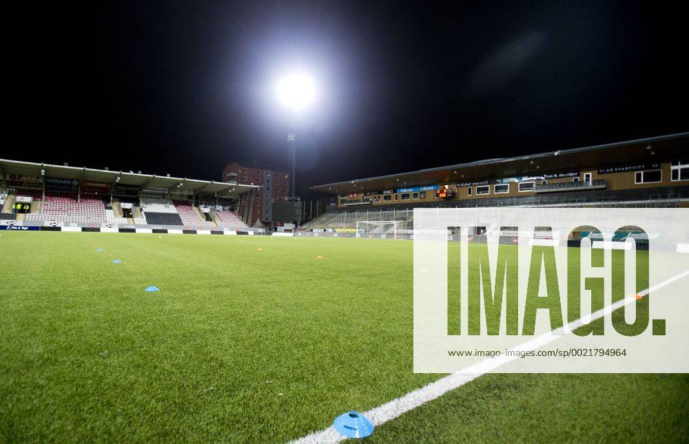 Fußball, Damen Champions League, KIF Örebro - Paris St. Germain 151111 Planen inför fotbollsmatchen i Womens Champions League mellan Kif Örebro och Paris SG den 11 november 2015 i Örebro.