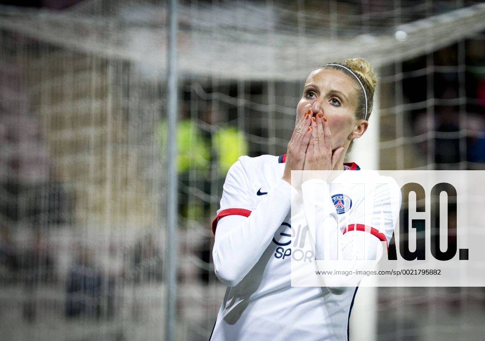 Paris SG Anja Mittag deppar under fotbollsmatchen i Womens Champions League mellan Kif Örebro och Paris SG den 11 november 2015 i Örebro.