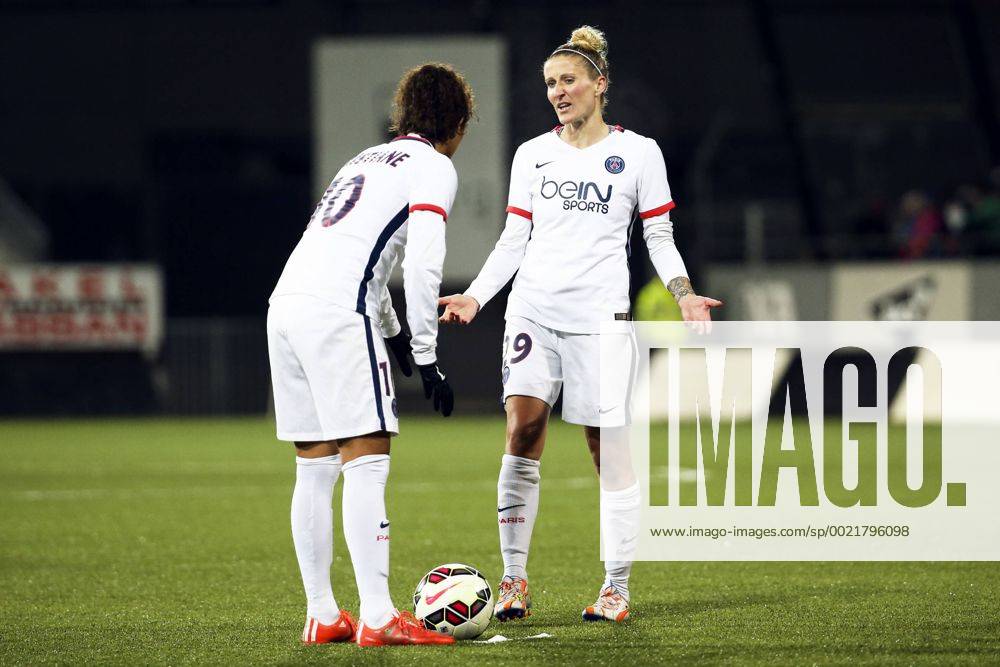 Paris Cristiane Rozeira och Anja Mittag under fotbollsmatchen i Womens Champions League mellan Kif Örebro och Paris SG den 11 november 2015 i Örebro.