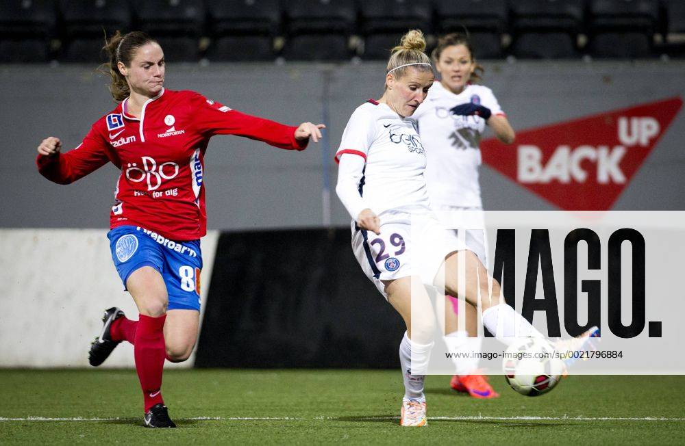 Fußball, Damen Champions League, KIF Örebro - Paris St. Germain 151111 KIF Örebro Hanne Grahns och Paris SG Anja Mittag under fotbollsmatchen i Womens Champions League mellan Kif Örebro och Paris SG den 11 november 2015 i Örebro.