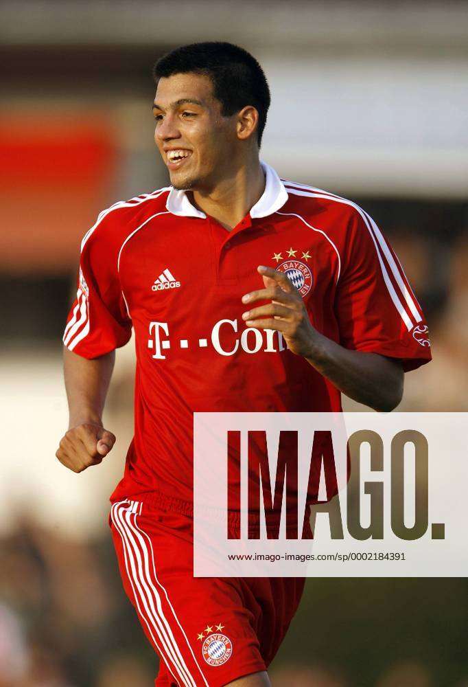 Julio dos Santos (Bayern) gut gelaunt Fußball 1. BL Herren Saison 2006 2007, Vorbereitung, Saisonvorbereitung, Test, Testspiel, FC Bayern München Einzelbild Donaueschingen Freude, Fußball 1. BL Herren Saison 2006 2007, Vorbereitung, Saisonvorbereitung, Test, Testspiel, FC Bayern München Einzelbild Donaueschingen Freude,