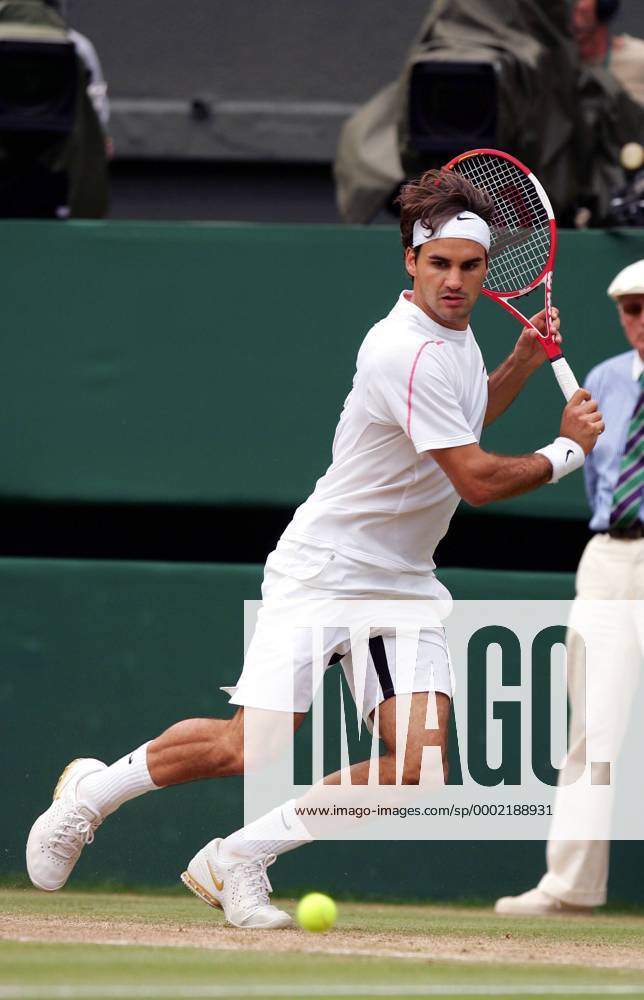 Roger Federer (Schweiz) - Rückhand Tennis Herren All England Championships 2006, ATP Tour, Grand Slam, Rasen, Rasenplatz, Rasentennis, Rasenturnier Einzelbild Wimbledon London Dynamik, Tennis Herren All England Championships 2006, ATP Tour, Grand Slam, Rasen, Rasenplatz, Rasentennis, Rasenturnier Einzelbild Wimbledon London Dynamik,