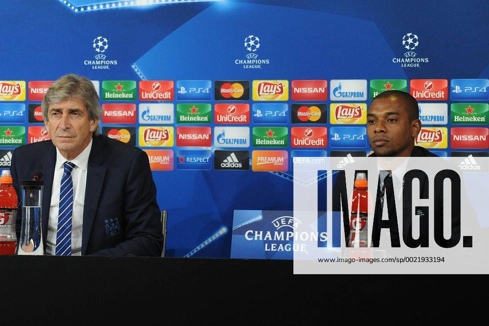 Fußball, Champions League, Manchester City PK IPP20151124 Football - soccer: UEFA Champions League, Conferenza stampa pre partita - Juventus Turin - Manchester city, manuel pellegrini allenatore del Manchester City con Fernandinho (Hinweis: Verwendung nur in Deutschland - only Germany) ZWEIx PhotoxPressx