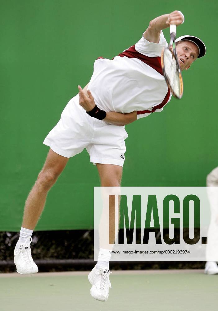 Lars Burgsmüller (Deutschland) - Aufschlag Tennis Herren Australian Open 2006, Grand Slam, ATP Tour, Hartplatz, Hardcourt, Hartplatztennis, Hartplatzturnier Einzelbild Melbourne Höhe, Dynamik, Tennis Herren Australian Open 2006, Grand Slam, ATP Tour, Hartplatz, Hardcourt, Hartplatztennis, Hartplatzturnier Einzelbild Melbourne Höhe, Dynamik,