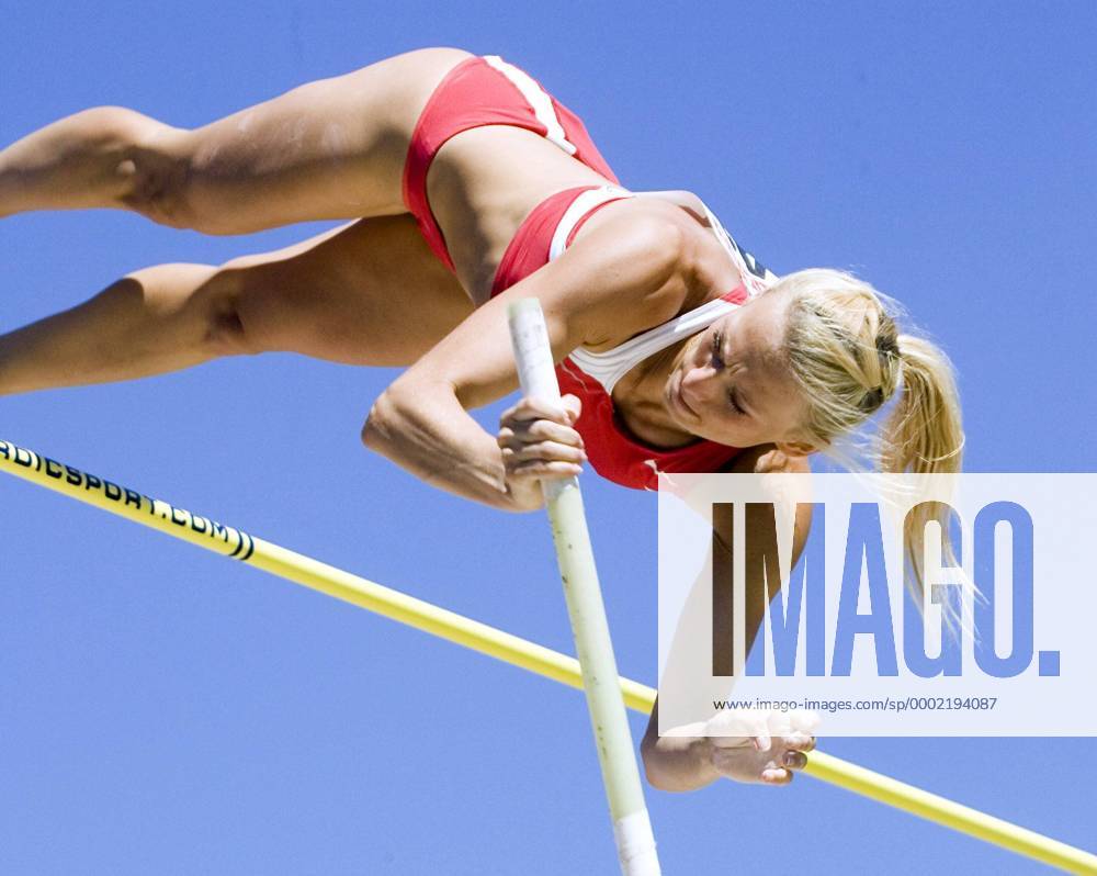 Nastja Ryshich (ABC Ludwigshafen Deutschland) überquert die Latte Leichtathletik LM Damen Deutsche Meisterschaft 2006, DM, Landesmeisterschaft, Stab, Stabhoch, Stabhochsprung, Einzelbild Ulm Leichtathletik LM Damen Deutsche Meisterschaft 2006, DM, Landesmeisterschaft, Stab, Stabhoch, Stabhochsprung, Einzelbild Ulm