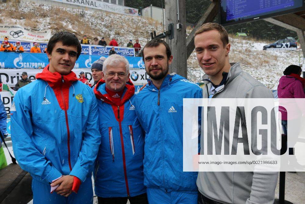 Bob, Weltcup in Altenberg 28.11.2015: Altenberg: Skeleton: russisches Team: Nikita Tregybov + Willy Schneider + Alexander Tretiakov + Pavel Kulikov