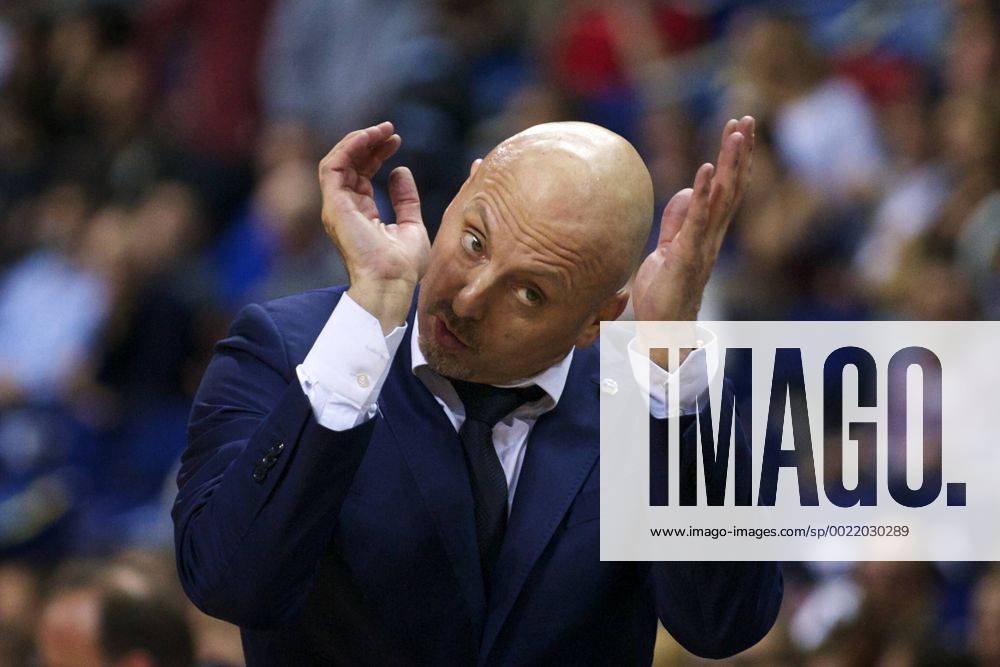 Basketball Berlin 02.12..2015 Eurocup Saison 2015 2016 Hauptrunde 8. Spieltag Alba Berlin - Le Mans Sarthe Basket Sasa Obradovic (Alba Berlin, Trainer)
