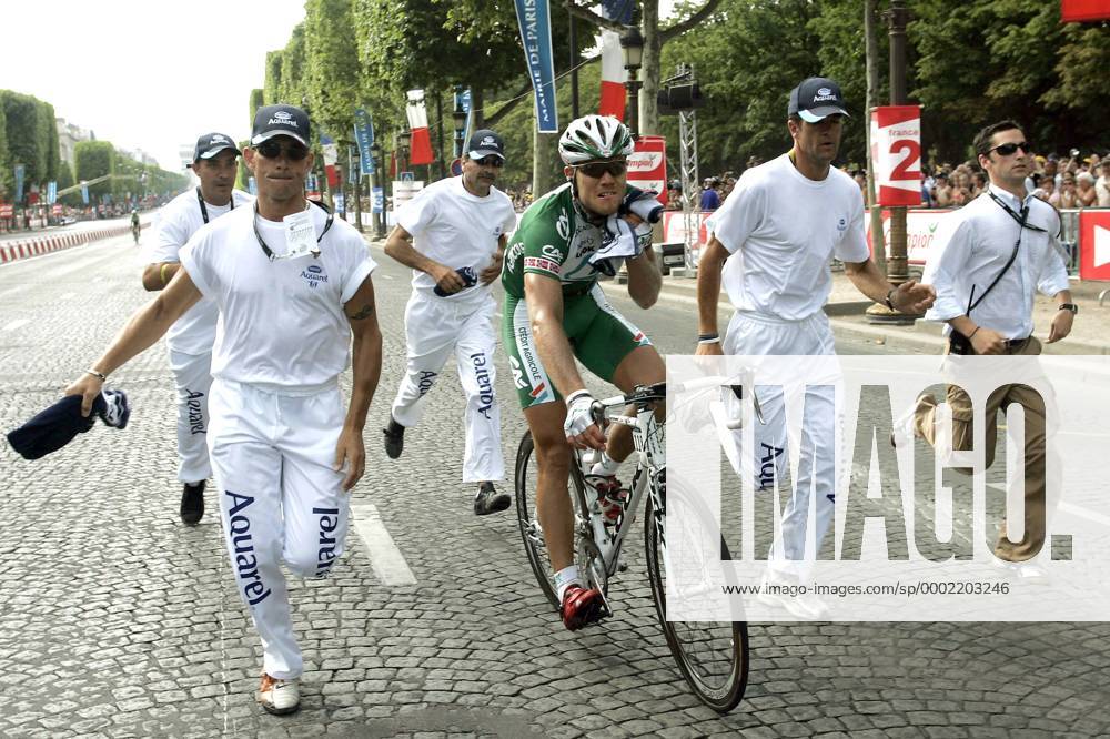 Thor Hushovd (Norwegen Credit Agricole) bei der Ehrenrunde auf der Champs Elysees - Radsport Herren Tour de France 2006 ProTour Straße Rad Straßenradsport Gruppe Paris, Champs Elysees Elysee Radsport Herren Tour de France 2006 ProTour Straße Rad Straßenradsport Gruppe Paris, Champs Elysees Elysee
