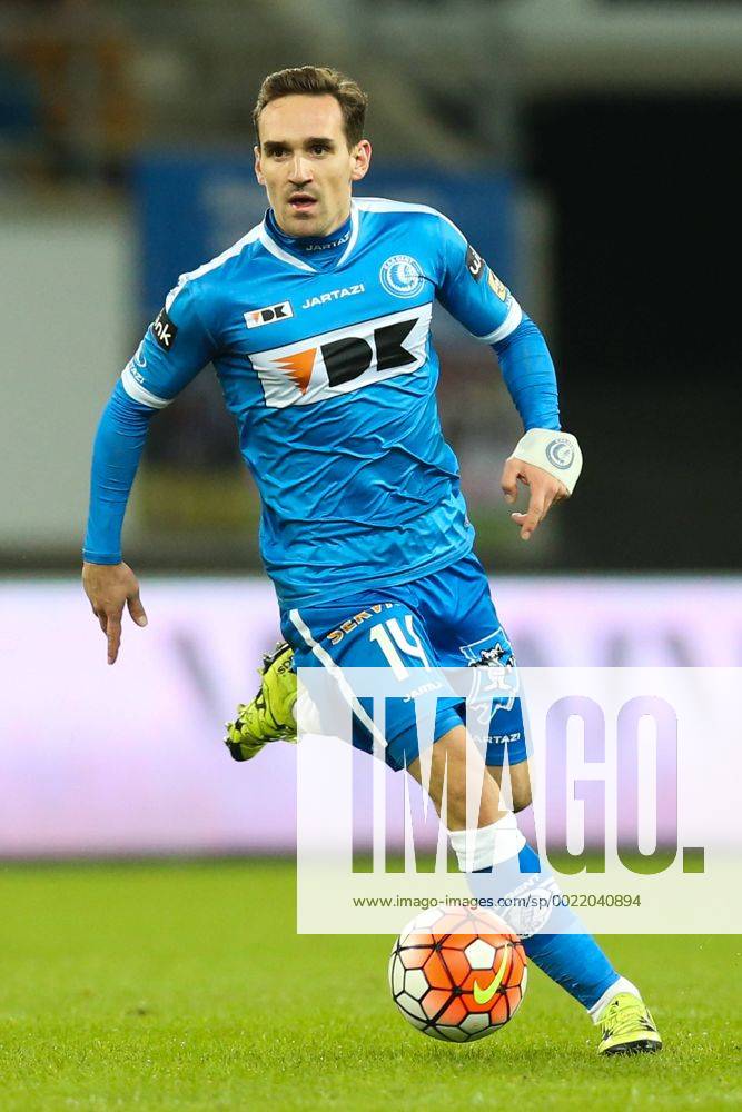 - GENT, BELGIUM: Gent s Sven Kums pictured in action during the Jupiler Pro League match between KAA Gent and SV Zulte Waregem, in Gent, Friday 04 December 2015, on the 18th day of the Belgian soccer championship. BRUNOxFAHY x04751788x
