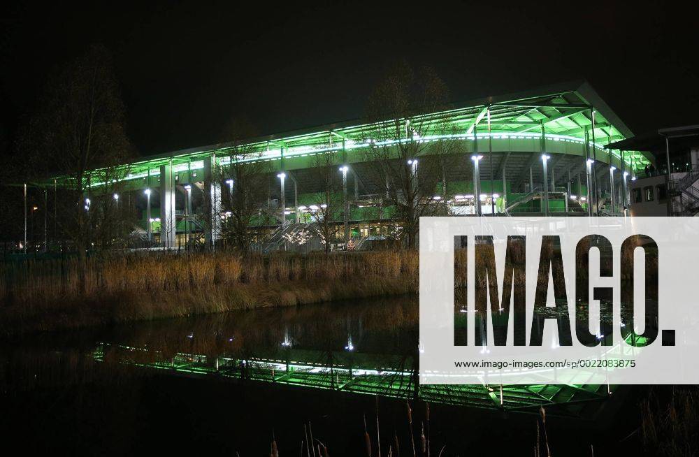 Volkswagenarena spiegelt sich im Teich des Allerparks