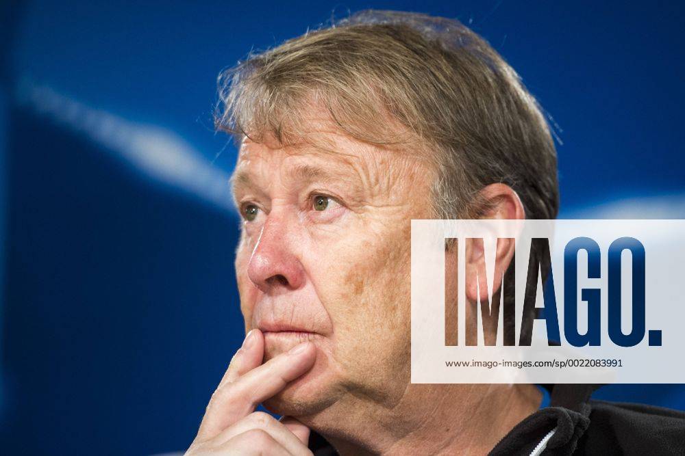 Fußball, Champions League, PK Malmö FF in Madrid 151207 Malmö FFs tränare ge Hareide under en träning och presskonferens den 7 december 2015 i Madrid.