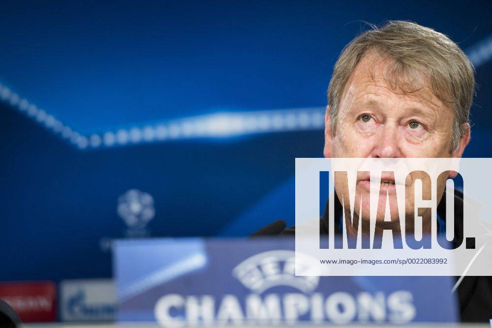 Fußball, Champions League, PK Malmö FF in Madrid 151207 Malmö FFs tränare ge Hareide under en träning och presskonferens den 7 december 2015 i Madrid.